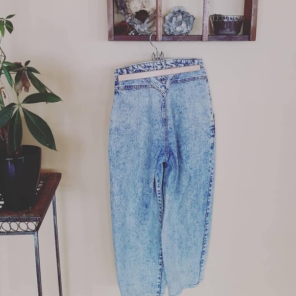 Vintage Levi's Crop Denim - Picture 3 of 4